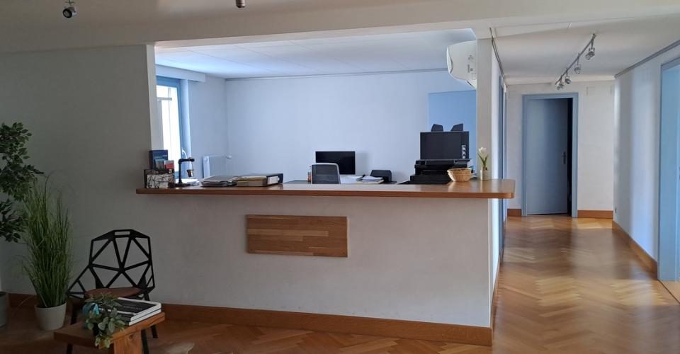 Grand bureau avec cachet au centre-ville – photo 1