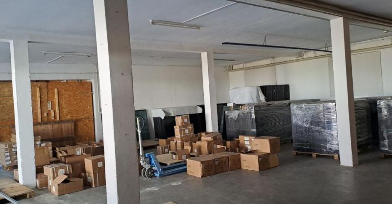 Dépôt de 150 m² avec bureau – photo 2