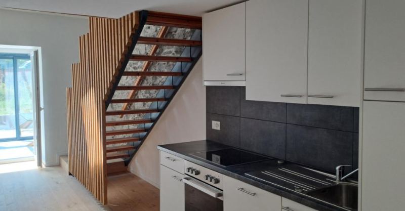 Appartement de 2 pièces avec véranda en plein centre – photo 2